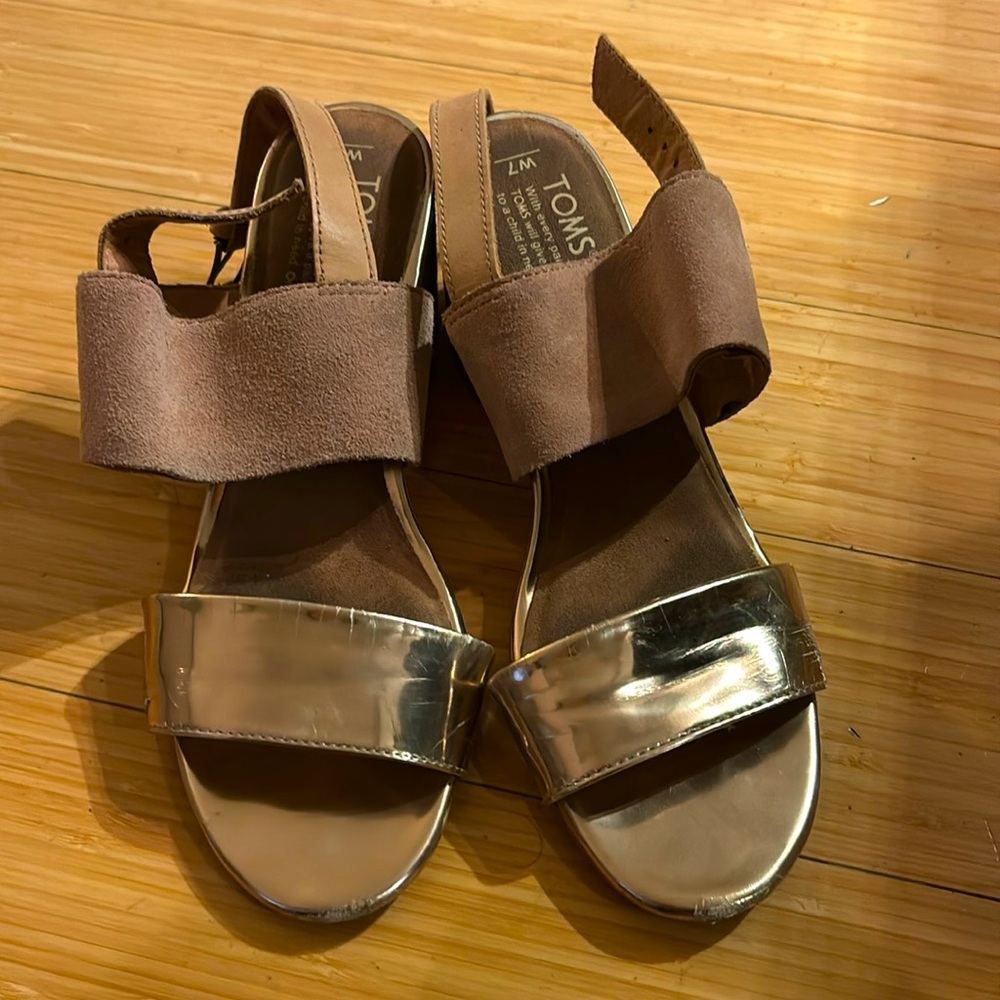 Toms shoes size 7